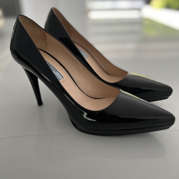 PRADA Black Pointy Toe Patent Leather Heels Shoes Pumps Work Evening - Picture 1 of 12